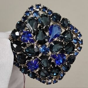 Vintage domed rhinestone brooch, dating from the 1950s or 1960s
